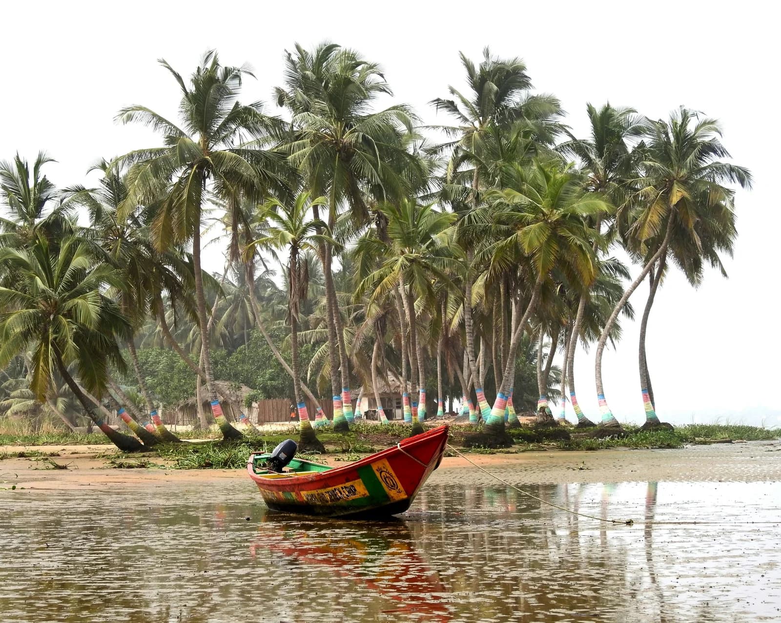 A cruise boat on the Volta Lake toward Dodi Island